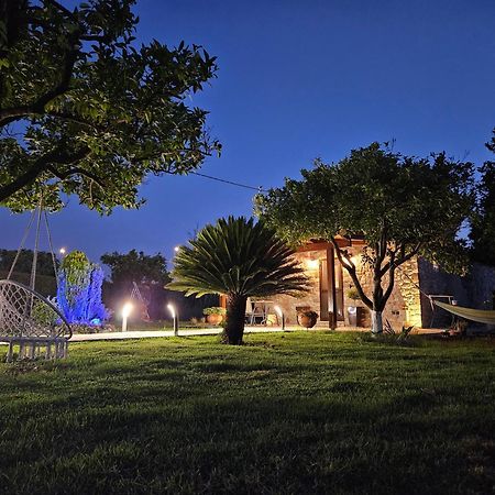 Patras Stonehouse With Large Yard - Πέτρινο Σπίτι Με Αυλή Villa Paralia  Bagian luar foto